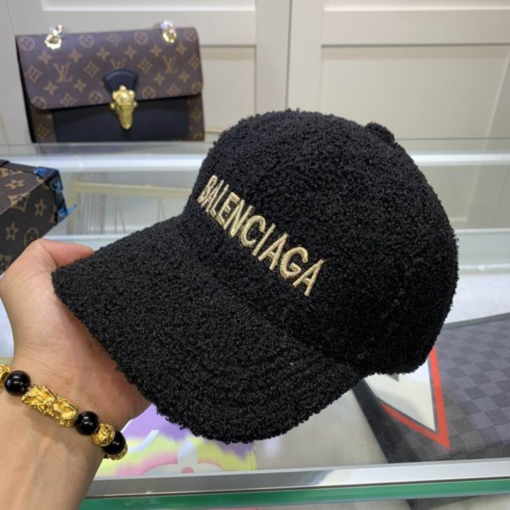 Ba*len*cia*ga hat